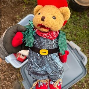 Paddington Country Christmas Bear Sings "Santa Claus is Coming to Town"